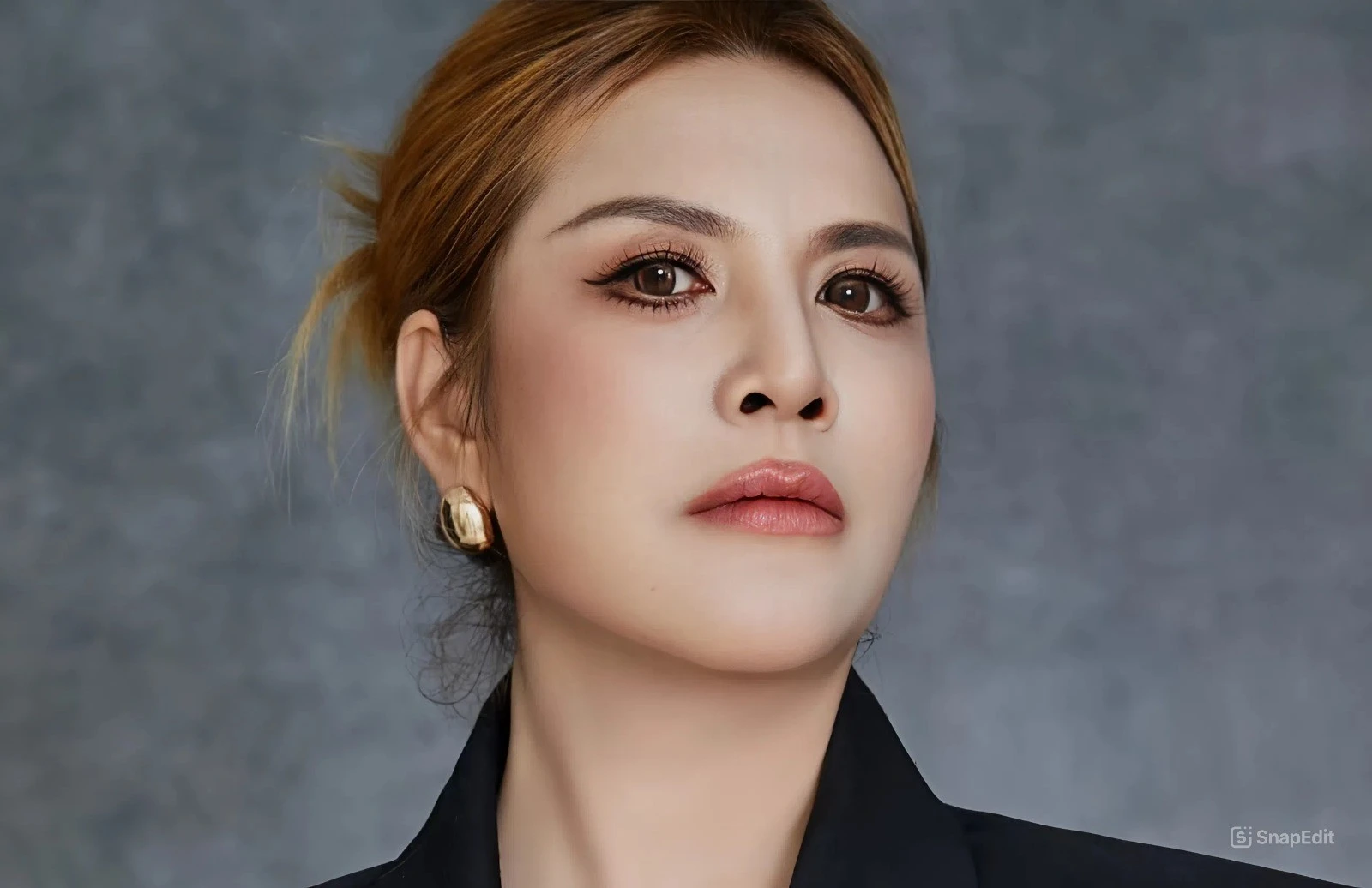 Ca sĩ Na Yina bị Hồ Bắc thu hồi giấy phép biểu diễn vì tiền sử vi phạm