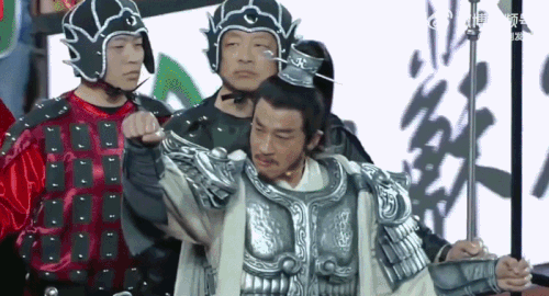 Hà Nhuận Đông diễu hành trước 30.000 người