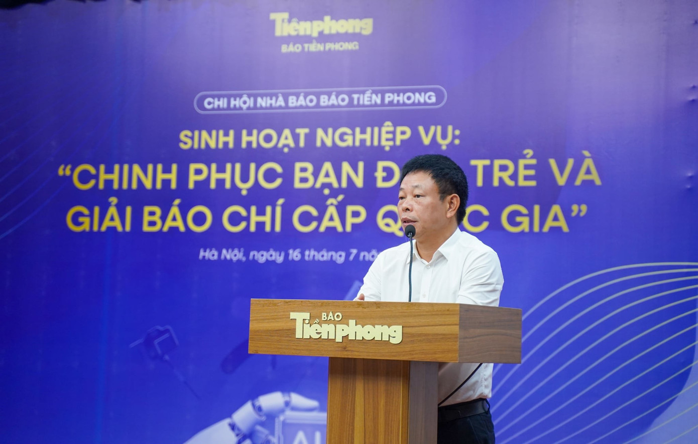 Nhà báo Phùng Công Sưởng - Tổng biên tập báo Tiền Phong - phát biểu khai mạc. ce922eb3-afbe-479a-8f4f-e491e4a0d5cc.jpg