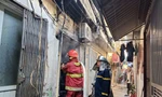 Hà Nội: Cháy nhà nằm sâu trong ngõ nhỏ, xe cứu hỏa không thể tiếp cận