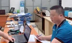 Tạm giữ hình sự tài xế xe con rút chìa khoá ô tô khách rồi bỏ đi