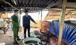 Hà Nội: Phát hiện 2 xưởng phân tách vàng, bạc từ phế liệu xả 'trộm' 6,7 tấn chất thải nguy hại ra môi trường