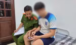Nam sinh mắc bẫy 'bắt cóc online', tự nhốt mình trong nhà nghỉ suốt 1 ngày