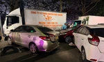 Hà Nội: Ô tô con gây tai nạn liên hoàn, nhiều người cấp cứu