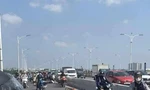 Hà Nội: Hai xe máy va chạm trên cầu Vĩnh Tuy, một người tử vong