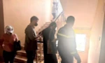 Cảnh sát hướng dẫn 45 người thoát khỏi chung cư xảy ra hỏa hoạn ở Hà Nội