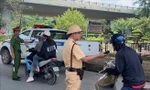 CSGT Hà Nội đồng loạt ra quân kiểm tra nồng độ cồn