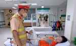 CSGT Hà Nội dùng xe đặc chủng mở đường đưa nam sinh bị đột quỵ đi cấp cứu