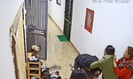 Hà Nội: Tạm giữ hình sự người phụ nữ đánh hàng xóm ở hành lang chung cư
