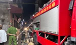 Cháy chung cư mini ở Hà Nội, nhiều người lên tầng thượng kêu cứu