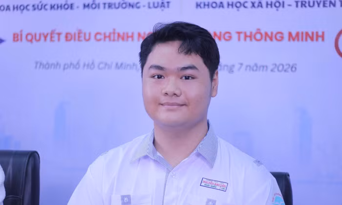Thủ khoa 29,5 điểm ở TPHCM: 'Học 16 tiếng/ngày, hai điểm 10 Toán, Sinh đến từ sách giáo khoa'