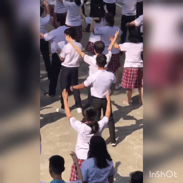 Nam sinh vừa tập thể dục vừa học bài khiến cộng đồng mạng cười ngất. Nam sinh vừa tập thể dục vừa học bài khiến cộng đồng mạng cười ngất.