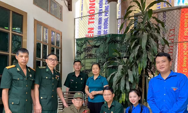 Ngày 28/4, Đoàn Xã Bắc Quang cùng Ủy ban MTTQ Việt Nam xã Bắc Quang đã đến thăm và tặng quà cho các Cựu chiến binh thời kỳ chống Mỹ tại các thôn: Minh Tâm, Quang Tiến, Thôn 14 và Thượng Mỹ. Hoạt động là dịp để giáo dục truyền thống cách mạng cho đoàn viên, thanh niên, góp phần lan tỏa đạo lý “Uống nước nhớ nguồn”, phát huy vai trò xung kích của tuổi trẻ trong công tác đền ơn đáp nghĩa tại địa phương.