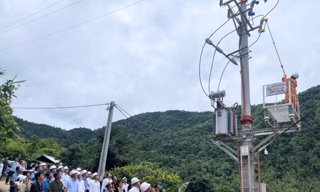 Ánh sáng điện lưới Quốc gia đến với bản cuối cùng của tỉnh Lai Châu
