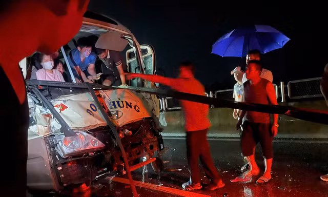 Tai nạn trên cao tốc Tuyên Quang - Phú Thọ, 10 người bị thương