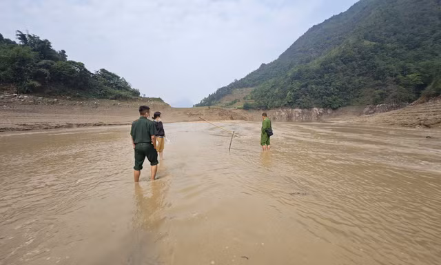 Sơn La: Phát hiện thi thể đang phân hủy dưới lòng suối