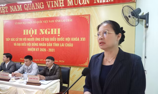 Bà Hà Thị Nga – Ủy viên Ban Chấp hành Trung ương Đảng, Phó Chủ tịch, Tổng Thư ký Ủy ban Trung ương Mặt trận Tổ quốc Việt Nam, trình bày chương trình hành động tại Hội nghị tiếp xúc cử tri với những người ứng cử đại biểu Quốc hội khóa XVI và đại biểu HĐND tỉnh Lai Châu nhiệm kỳ 2026–2031.