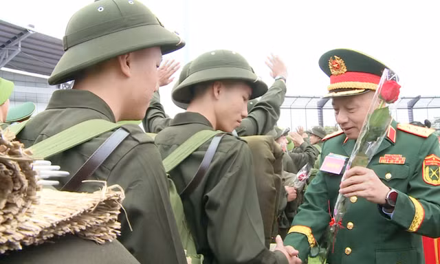 Thanh niên Đất Tổ, xứ Tuyên rộn ràng ngày hội tòng quân