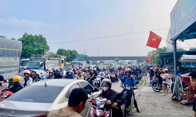 Ùn tắc giao thông quanh khu công nghiệp – Nỗi khổ thường nhật của công nhân Phú Thọ