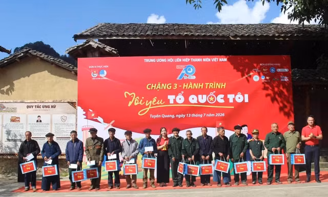 Hành trình 'Tôi yêu Tổ quốc tôi' chặng 3 đến với vùng đất địa đầu Lũng Cú