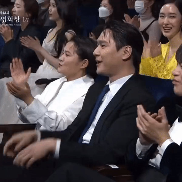 Go Kyung Pyo nhảy theo Hype Boy, nhưng động tác nhìn... lạ lắm! Go Kyung Pyo nhảy theo Hype Boy, nhưng động tác nhìn... lạ lắm!