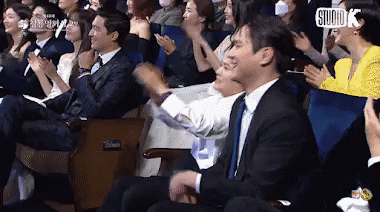 "React" của bộ đôi khi Zico kết thúc New Thing vẫn nhiệt không kém lúc đầu. "React" của bộ đôi khi Zico kết thúc New Thing vẫn nhiệt không kém lúc đầu.