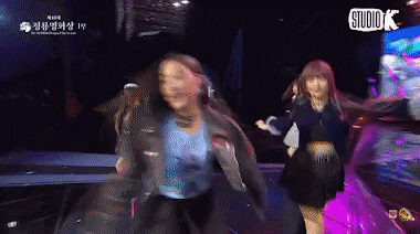 Ban đầu, nam diễn viên của Reply 1988 gật gù theo giai điệu. Ban đầu, nam diễn viên của Reply 1988 gật gù theo giai điệu.