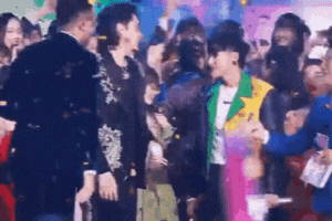 Video được lan truyền khiến netizen tin rằng Hoàng Tử Thao là "ứng cử viên số 1" cho vị trí "đồng đội hôi nách" trong lời nói của Ngô Diệc Phàm. Video được lan truyền khiến netizen tin rằng Hoàng Tử Thao là "ứng cử viên số 1" cho vị trí "đồng đội hôi nách" trong lời nói của Ngô Diệc Phàm.