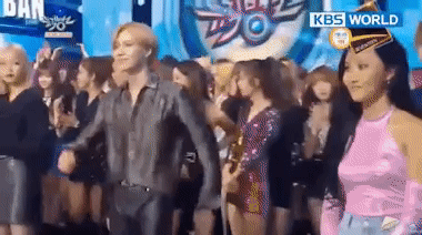 Khoảnh khắc đứng hình của Taemin đã trở thành meme nổi tiếng với fan. Khoảnh khắc đứng hình của Taemin đã trở thành meme nổi tiếng với fan.