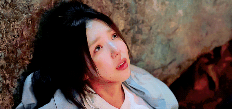 Khung hình làm người xem thổn thức của Chae Soo Bin. - Ảnh: silvertrhee Khung hình làm người xem thổn thức của Chae Soo Bin. - Ảnh: silvertrhee