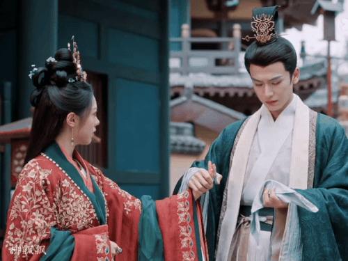 Fan "ưng bụng" nết "hơn thua", "gia trưởng" không thèm nể nang ai của Bùi Văn Tuyên. Fan "ưng bụng" nết "hơn thua", "gia trưởng" không thèm nể nang ai của Bùi Văn Tuyên.