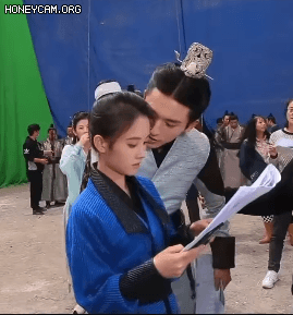 hay thực hiện hành động thân mật không cần thiết. hay thực hiện hành động thân mật không cần thiết.