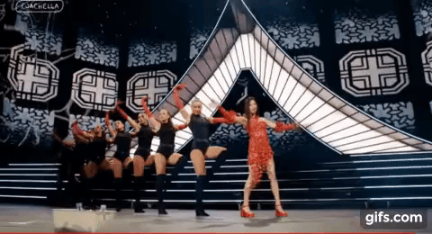 Dancheong và hoa văn truyền thống Hàn Quốc cũng được sử dụng trong sân khấu FLOWER của Jisoo tại Coachella 2023. Dancheong và hoa văn truyền thống Hàn Quốc cũng được sử dụng trong sân khấu FLOWER của Jisoo tại Coachella 2023.