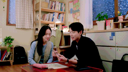 Tính cách &quot;ngoài lạnh trong nóng&quot; của Choi Chi Yeol lại khiến anh càng giống với hình tượng soái ca trong mơ của nhiều khán giả.