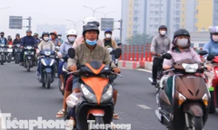 Bầu trời TPHCM tối sầm, '7h ra đường mà cảm giác như 5h chiều'