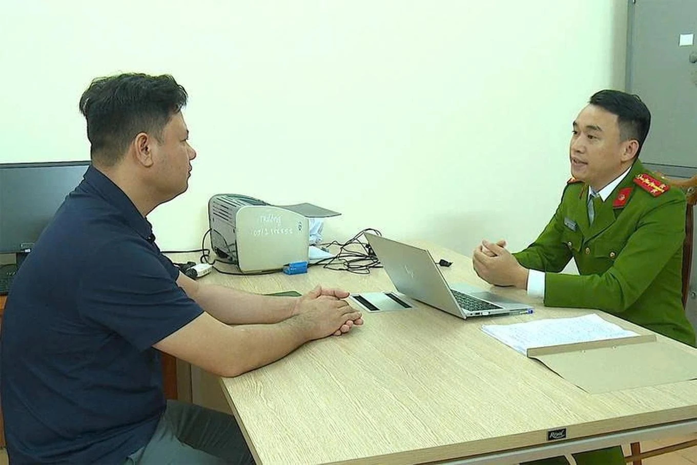 Hà Tĩnh khởi tố đối tượng 'khóa đầu, khóa đuôi' ô tô gây rối trật tự công cộng