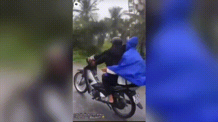 Công an triệu tập nhóm thanh thiếu niên đi xe máy bằng chân