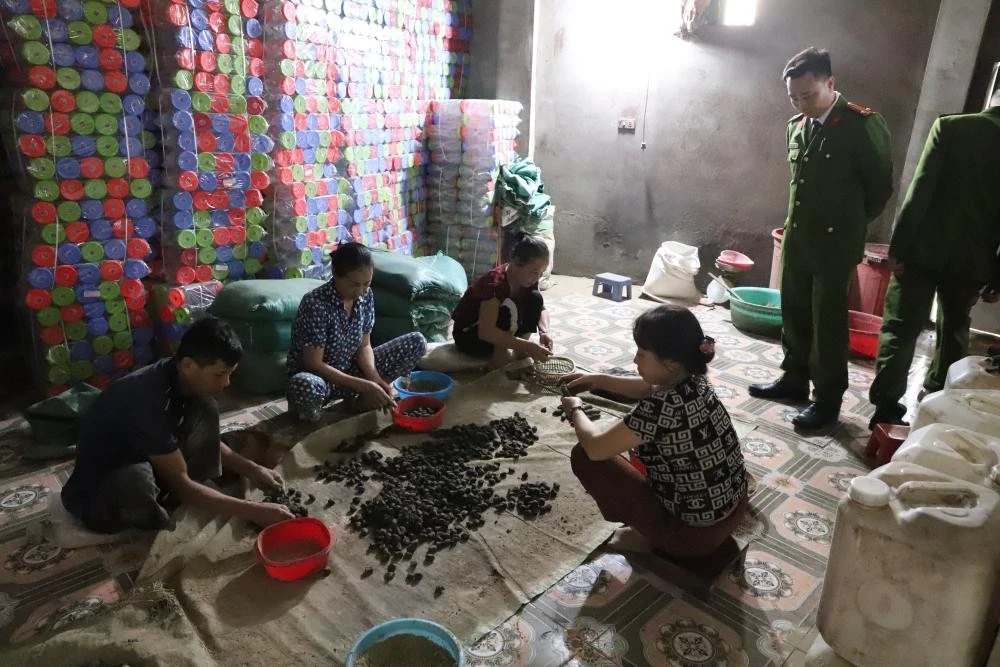 Hà Tĩnh triệt phá đường dây sản xuất thuốc đông y giả từ bột ngô trộn thuốc tây