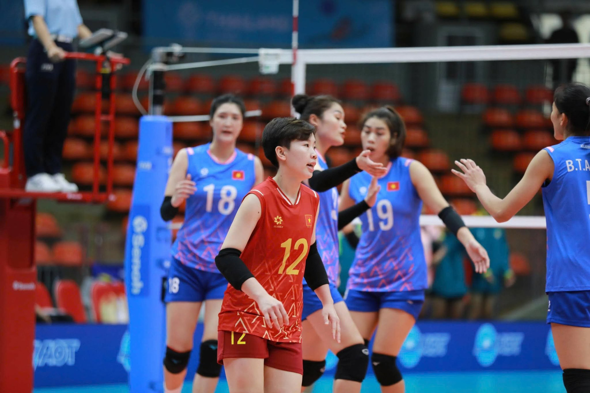 BXH bóng chuyền nữ SEA Games 33 mới nhất 11/12: Hủy diệt Malaysia, ĐT Việt Nam sớm vào bán kết?