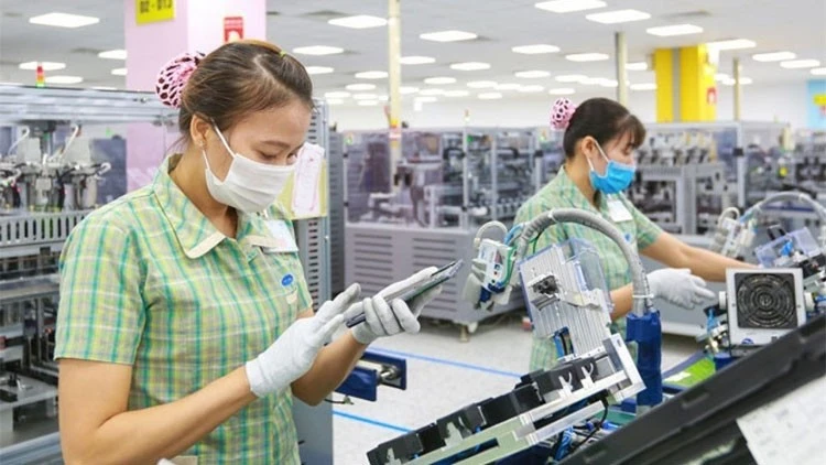 Xuất khẩu Việt Nam 2026: Công nghiệp chế biến dẫn dắt, đối mặt thách thức xanh và tuân thủ