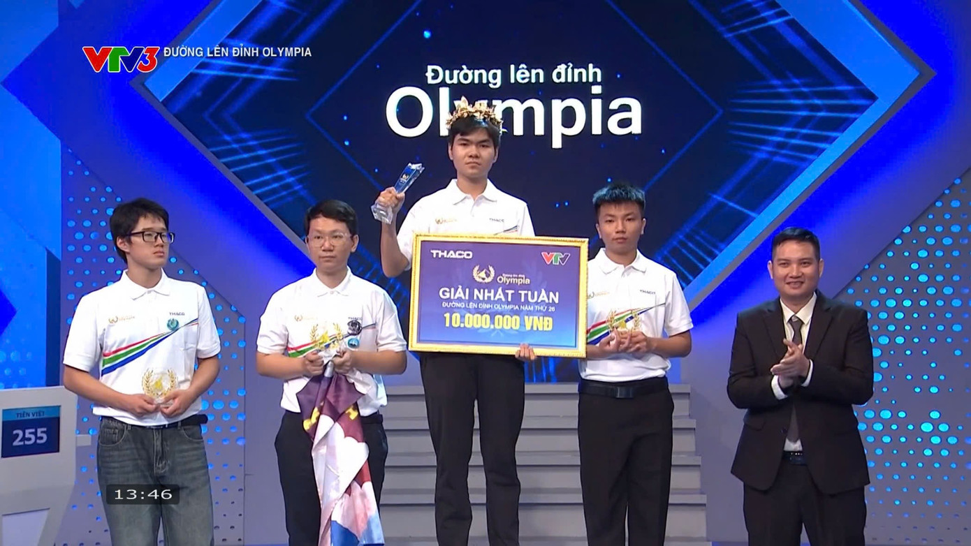 Anh Tú nhanh chóng lấy lại phong độ ở câu hỏi cuối cùng, giành vòng nguyệt quế z7180965525811-56bd30af7993c18a0429df9e96265f4b.jpg