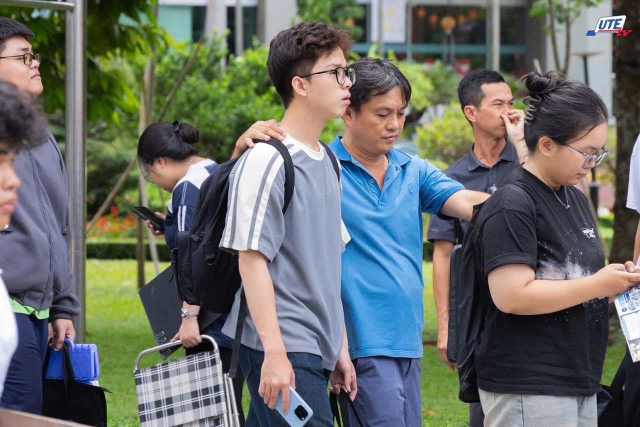 Nhiều thí sinh hồi hộp trong buổi thi đánh giá năng lực chuyên biệt. Ảnh: Trường Đại học Sư phạm Kỹ thuật TP.HCM z6803701712192-33a007cd2d05b2c484dba97dbb5dfda1.jpg