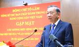 Tổng Bí thư Tô Lâm lắng nghe chia sẻ công việc hằng ngày của cán bộ, chiến sĩ