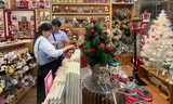 Đồ trang trí Noel xuống phố sớm, giá 'khá mềm' ngay từ đầu mùa