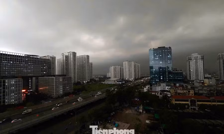 Không khí lạnh tràn xuống, miền Bắc chuyển mưa dông 