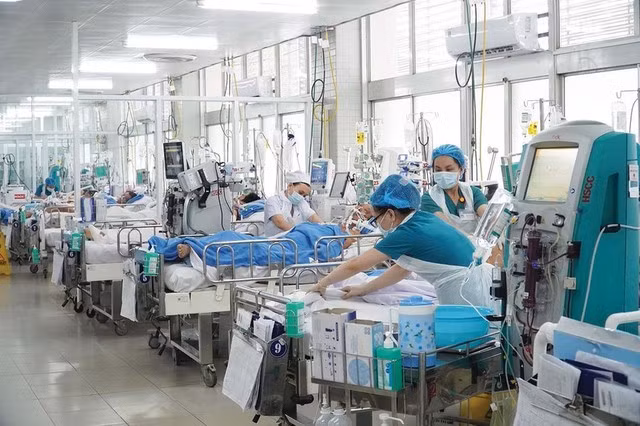 Ngày đầu nghỉ lễ, áp lực điều trị tại các bệnh viện vẫn ở mức cao