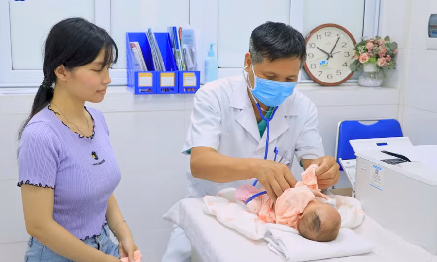 Hành trình kì diệu của bé sinh non nặng 9 lạng