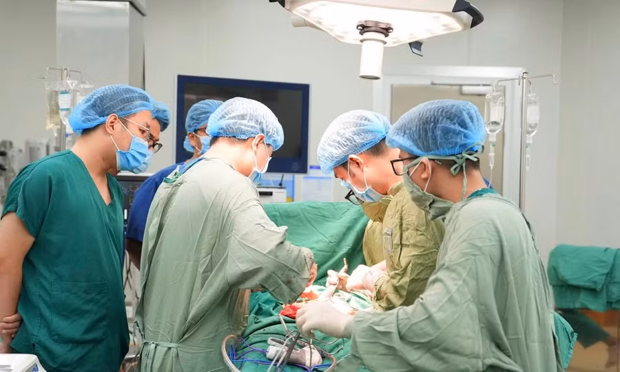 Hai bệnh viện trung ương phối hợp cứu sản phụ có u khổng lồ hiếm gặp