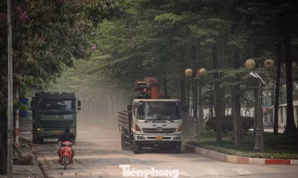 Hà Nội: Người dân ‘ngộp thở vì bụi công trình bao vây phố Tân Mỹ
