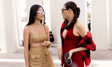  Gần 100 siêu mẫu, hoa hậu đổ bộ Tháp Tam Thắng